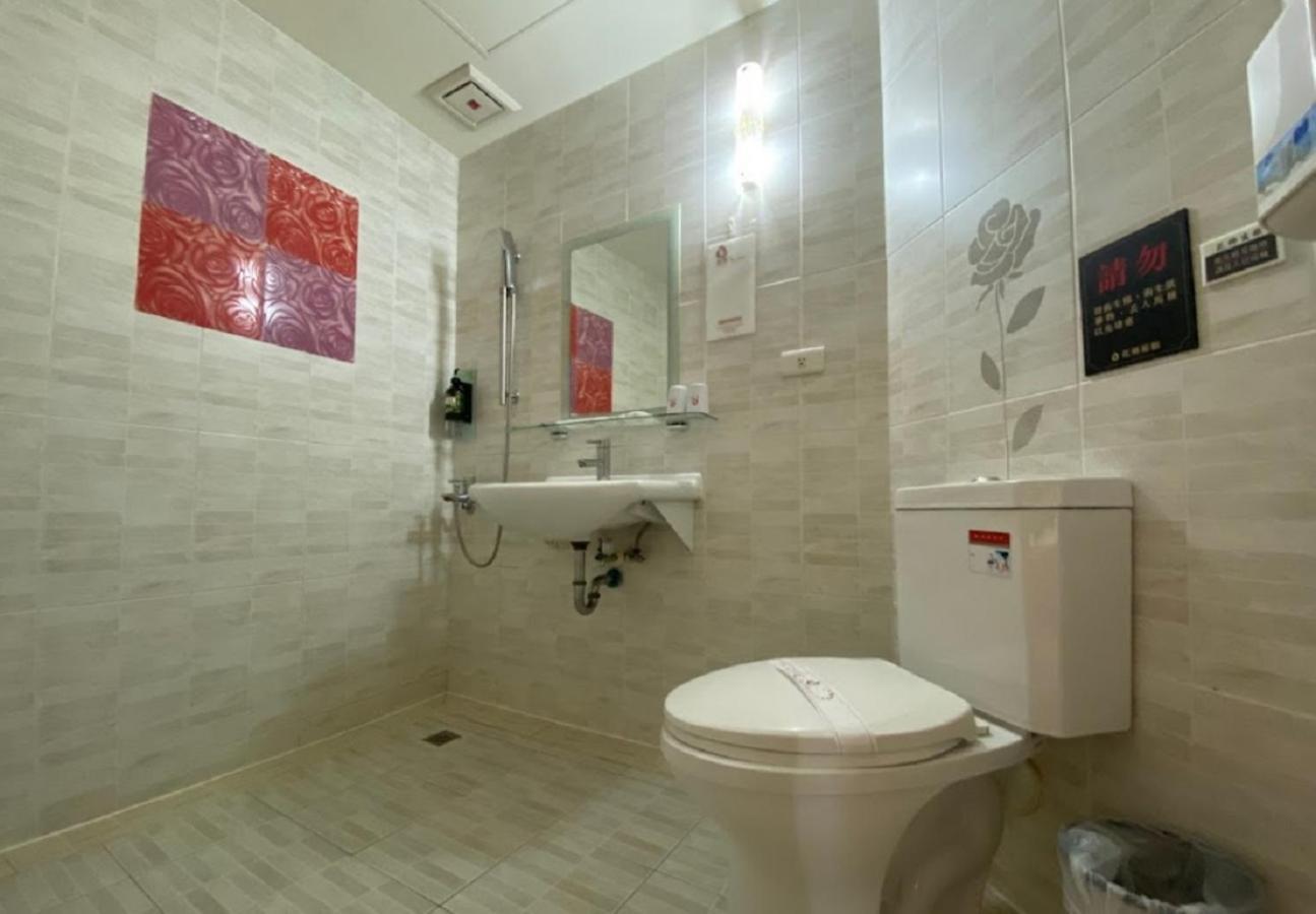 Hua Xiang Hotel -Zouying Kaohsiung Extérieur photo