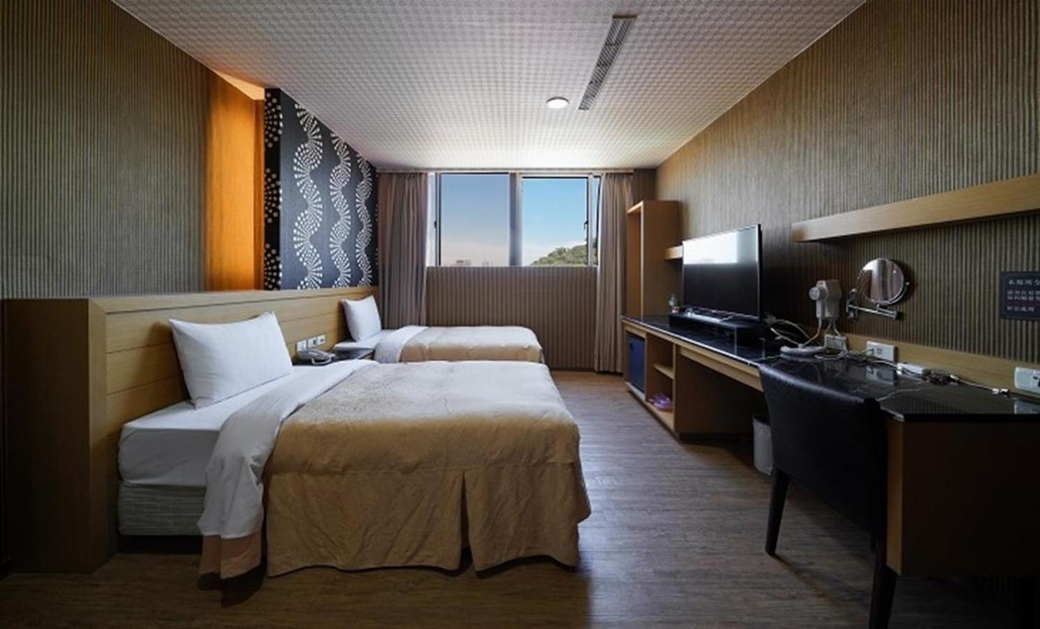 Hua Xiang Hotel -Zouying Kaohsiung Extérieur photo