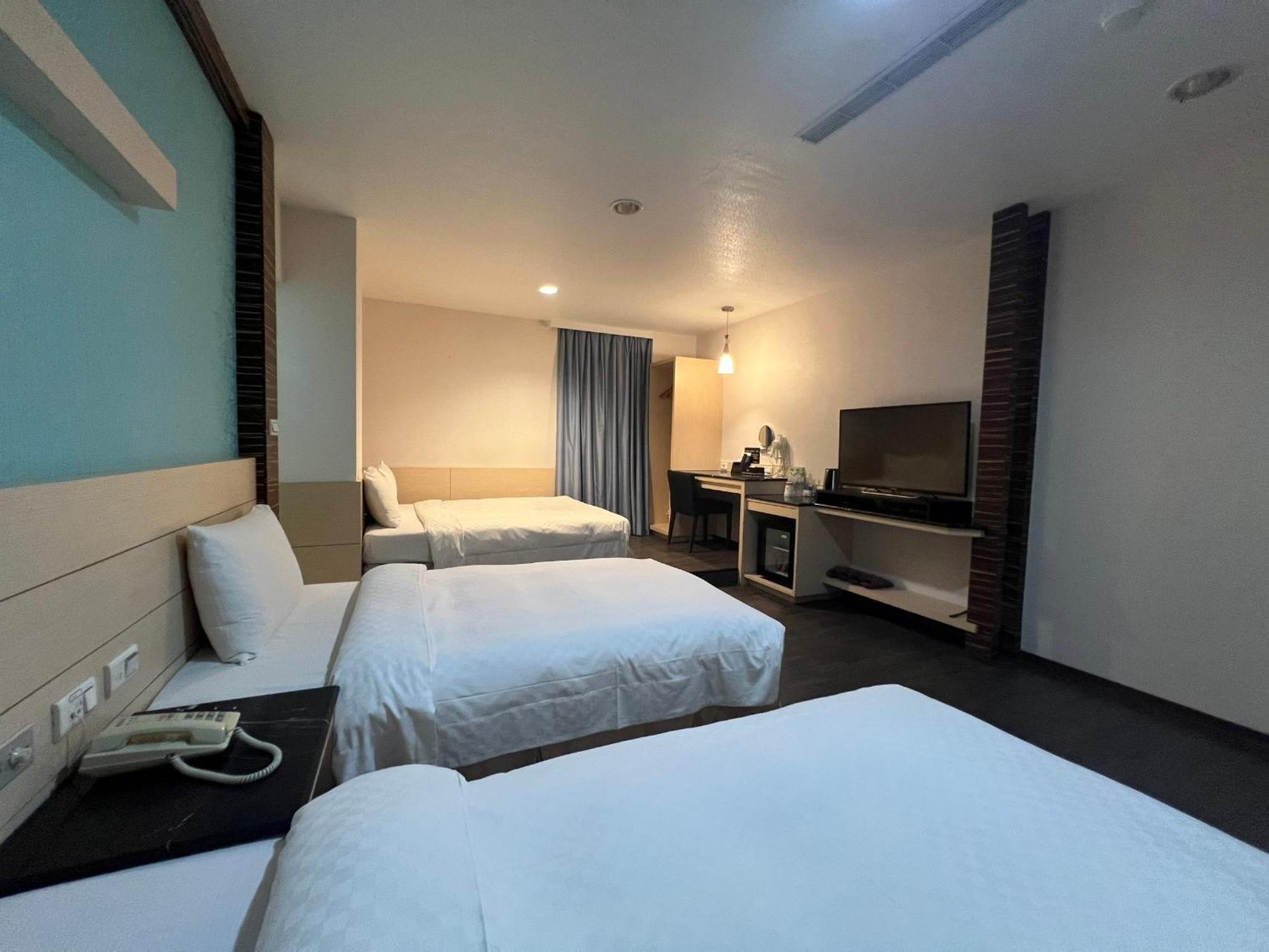 Hua Xiang Hotel -Zouying Kaohsiung Extérieur photo
