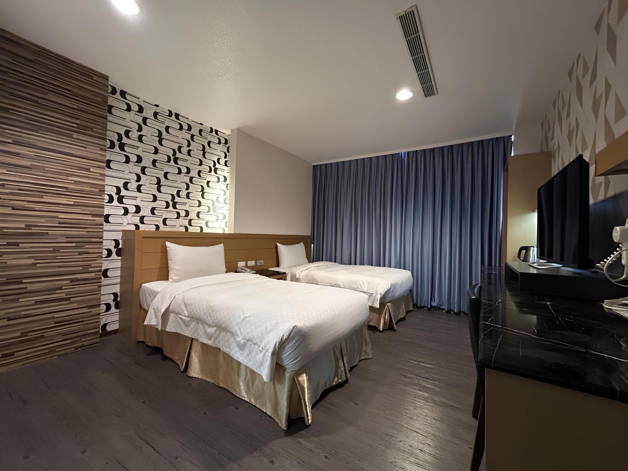 Hua Xiang Hotel -Zouying Kaohsiung Extérieur photo
