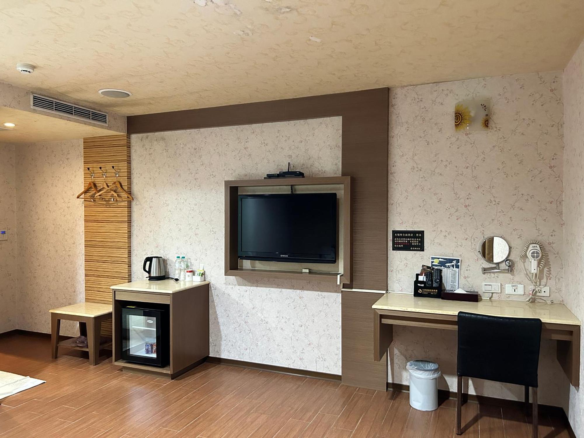 Hua Xiang Hotel -Zouying Kaohsiung Extérieur photo