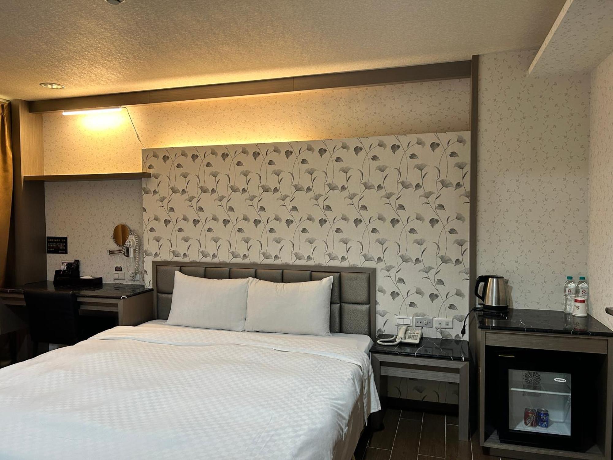 Hua Xiang Hotel -Zouying Kaohsiung Extérieur photo