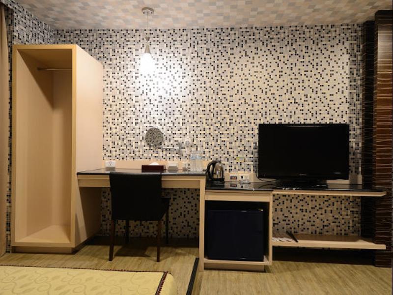 Hua Xiang Hotel -Zouying Kaohsiung Extérieur photo